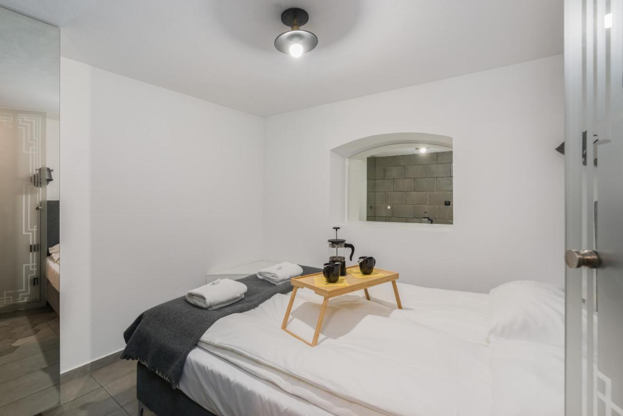 Underground Level Apartments Strzalowa By Renters Poznań Extérieur photo